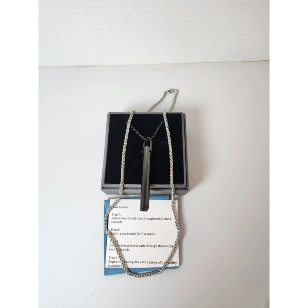 Botanheiros breathing necklace with an extra chain